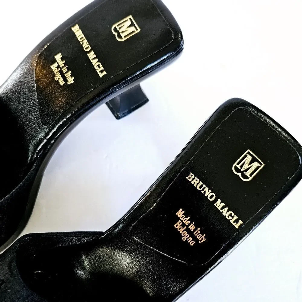 Vintage Bruno Magli Y2K Square Toe Black Monogram Logo Open Toe Sandal Mule 8